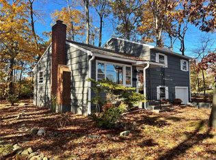 3 Ridgewood Dr, Milford, CT 06460