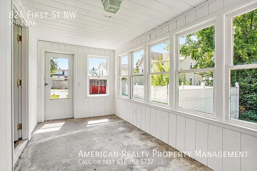 6 bed, 1694 sqft, $3,000 — Photo 2