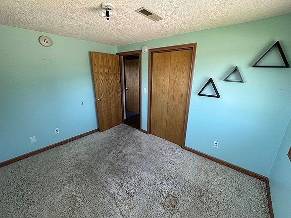 3rd image of 101 Fairview Dr