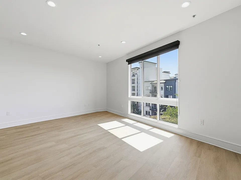Building Photo 5
