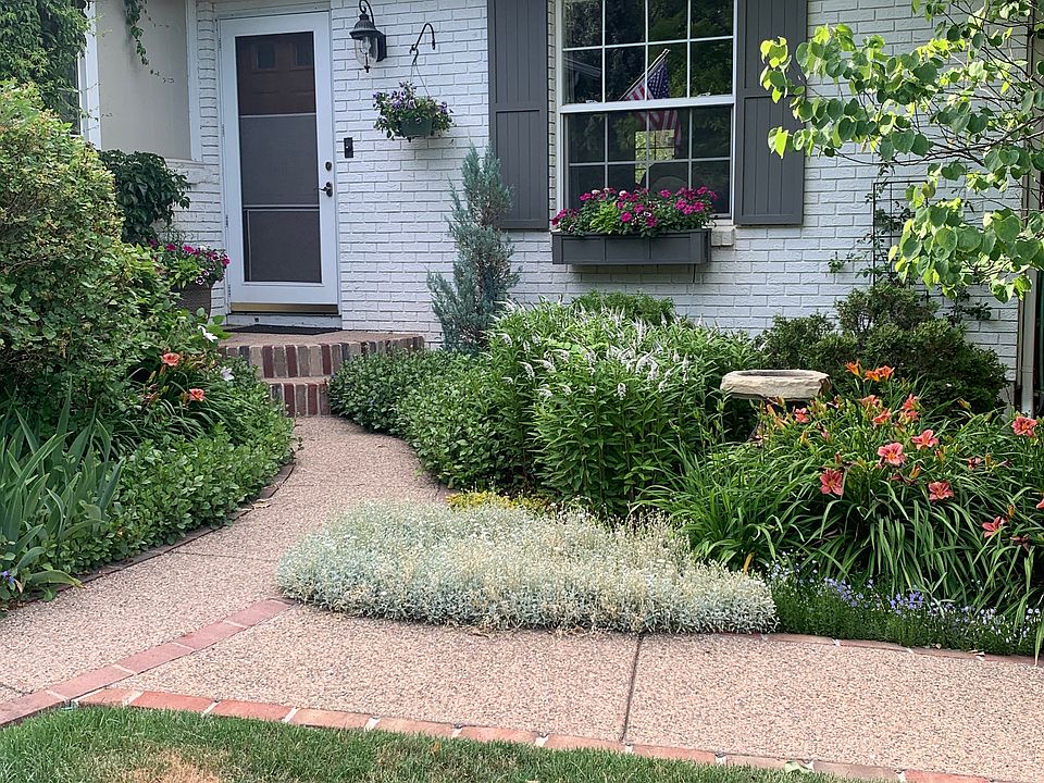 homeowners front yard