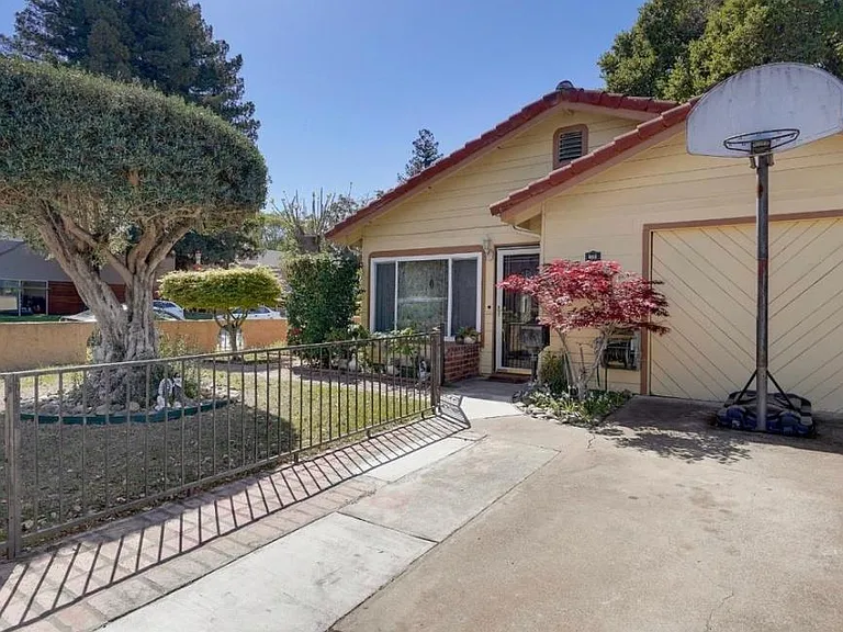 802 Lori Ave — Photo 1