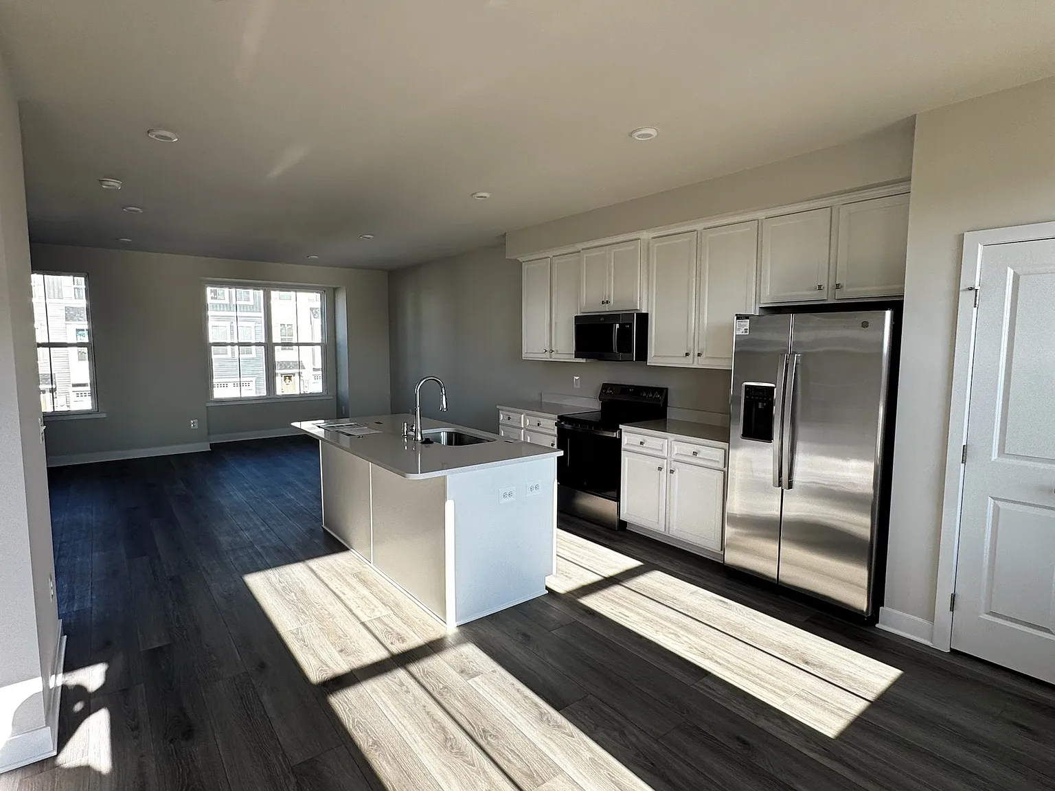 4 bed, 1715 sqft, $2,000 — Photo 2