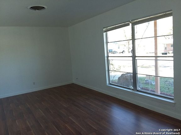 3rd image of 3746 Crossette Dr