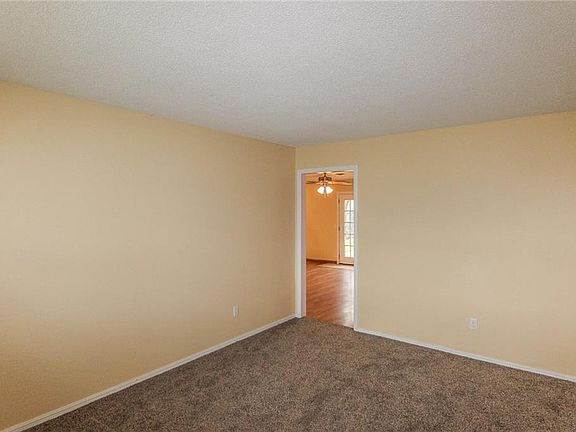 3rd image of 125 Briarwood St