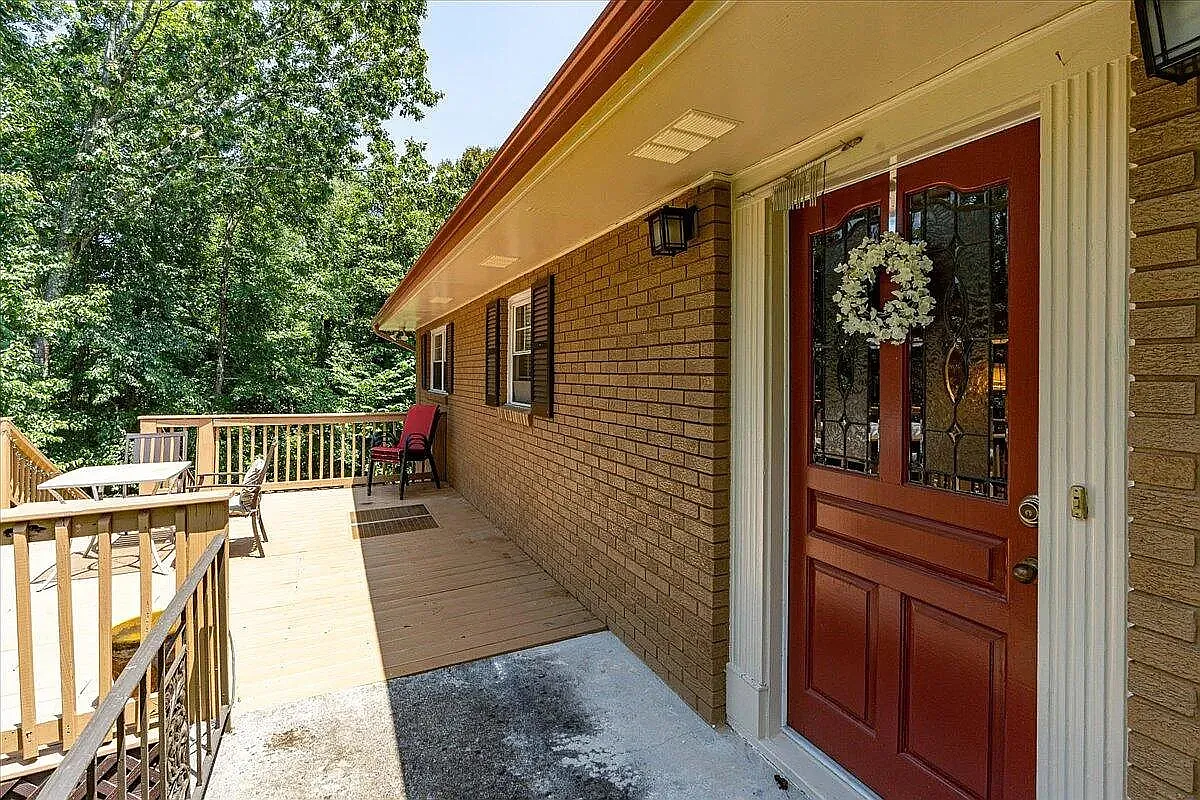 4 bed, 3394 sqft, $2,795 — Photo 2