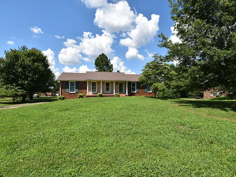 3049 Westchester Dr — Photo 1