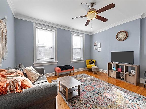 4th image of 4959 Schollmeyer Ave