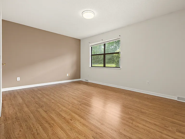 2812 S Greenwood Dr — Photo 8
