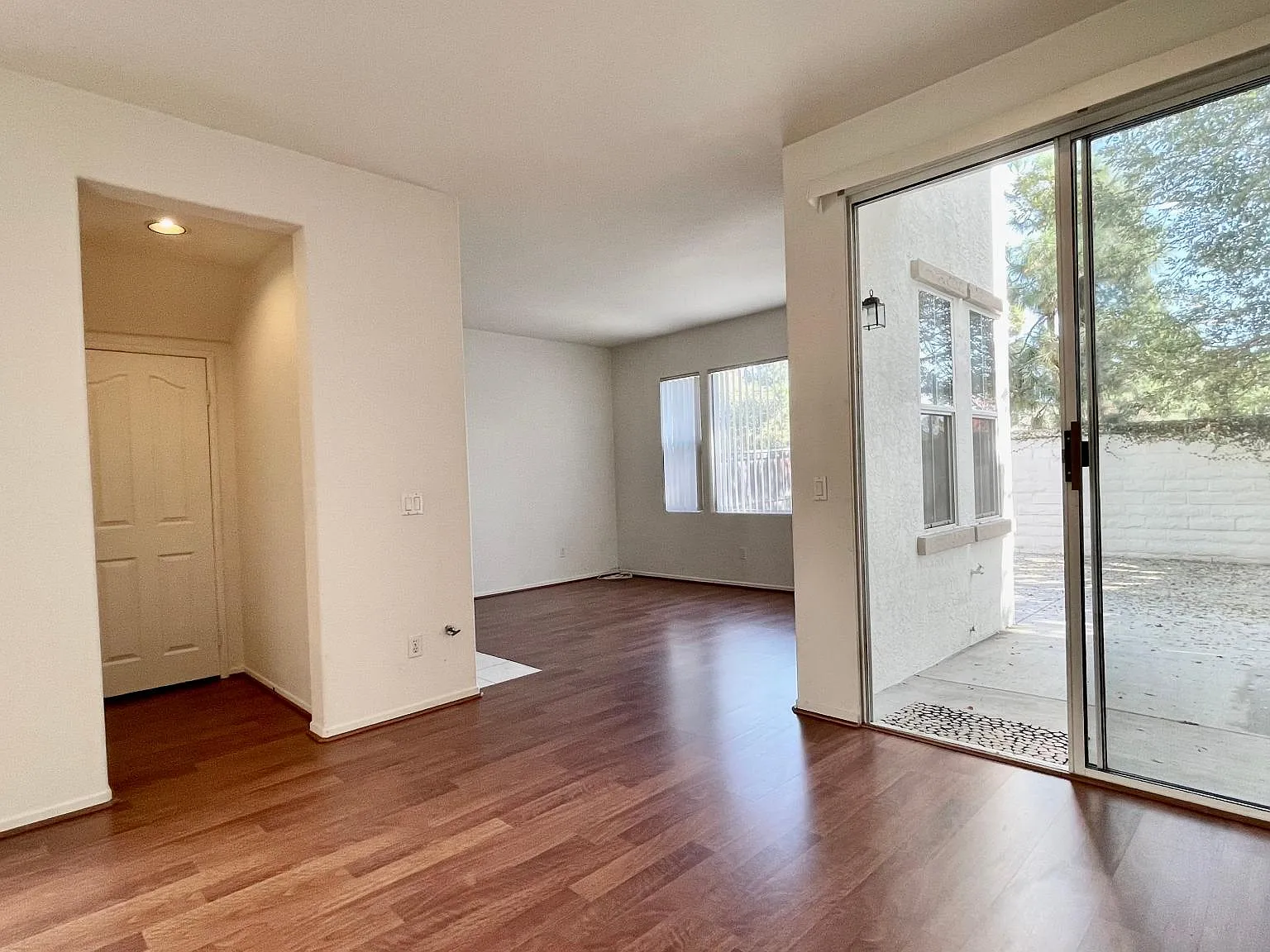 2 bed, 2.5 bath, 1360 sqft, $3,748 — Photo 4