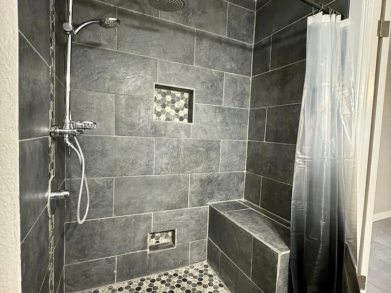1405 Seville Dr — Photo 32