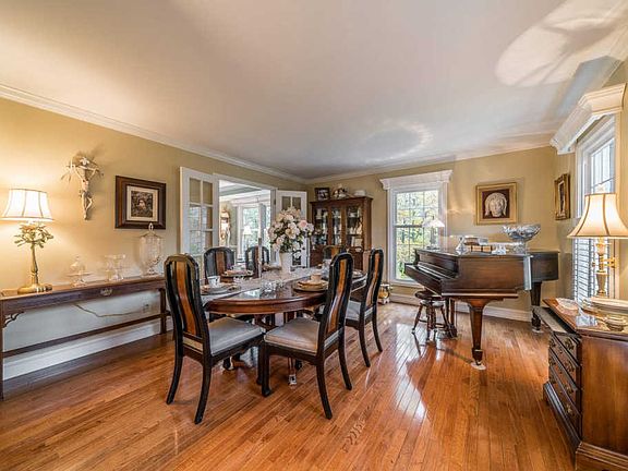4th image of 1644 Glens Dr
