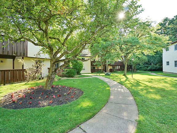 4th image of 68 Nancy Ct
