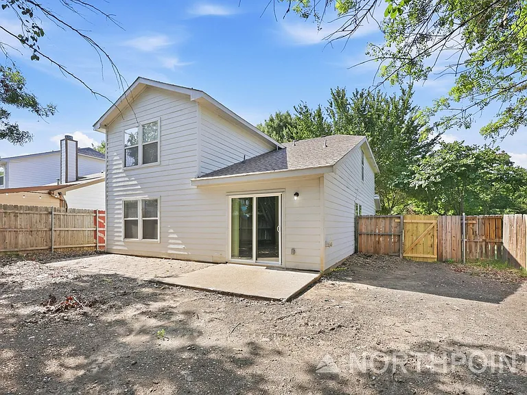 3075 Saint Nicholas Dr — Photo 15
