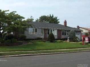 202 Homer Ave, Deer Park, NY 11729