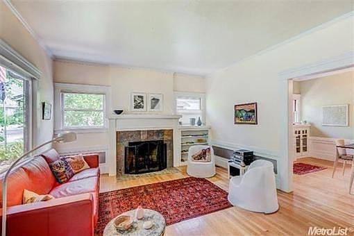 3rd image of 709 College St