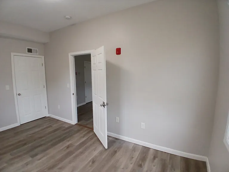 93 Summit St #4 — Photo 2