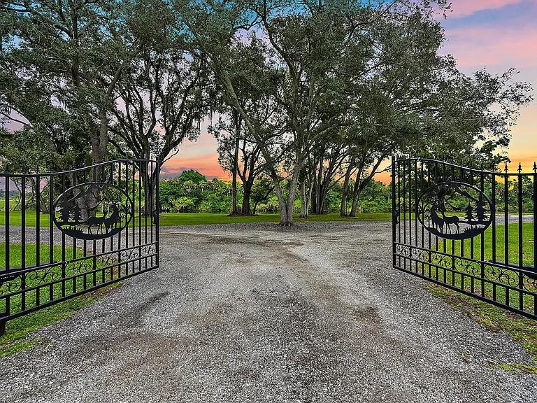 12955 SW Kanner Hwy — Photo 11