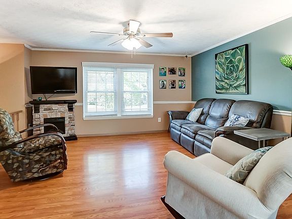 5th image of 3830 Wood Trail Dr