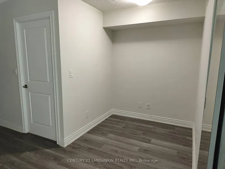 233 S Park Rd #915 — Photo 5