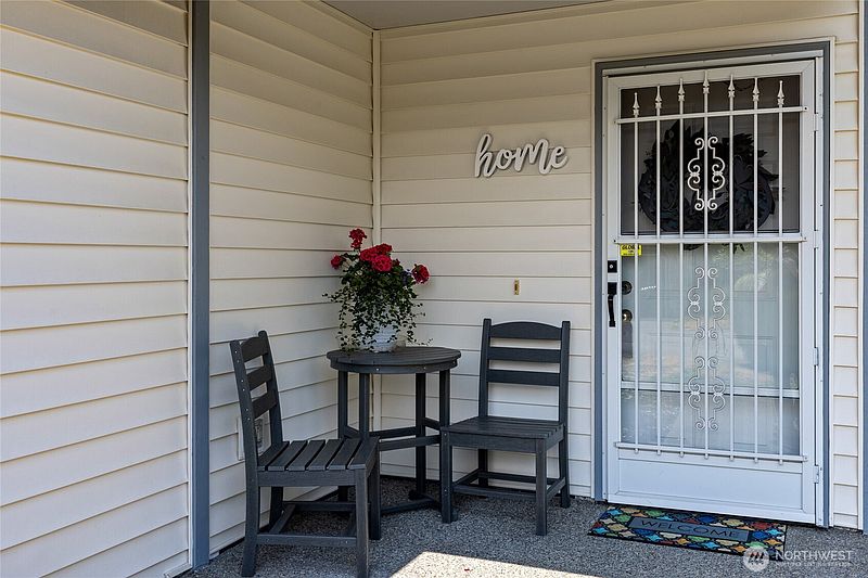 3rd image of 808 13th Street SE #E