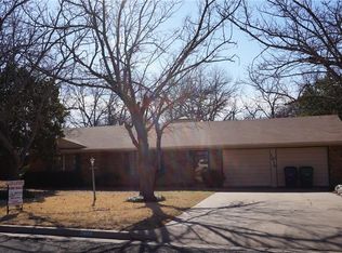 1418 Crescent Dr, Graham, TX 76450