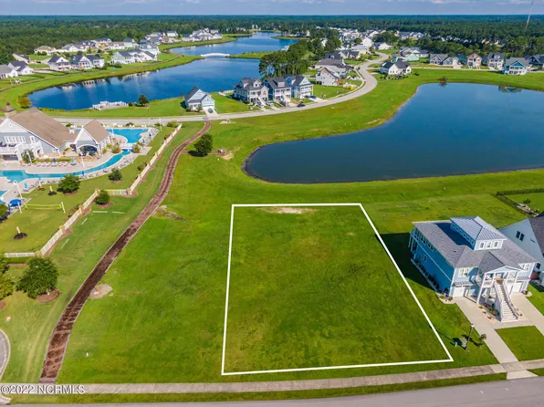 325 Spicer Lake Dr, Holly Ridge, NC 28445