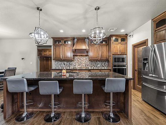 5th image of 603 NW Blackstone Trl