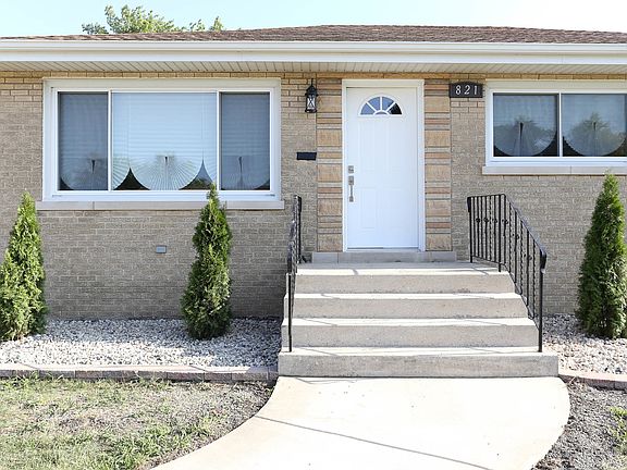 4th image of 821 E 167th Pl