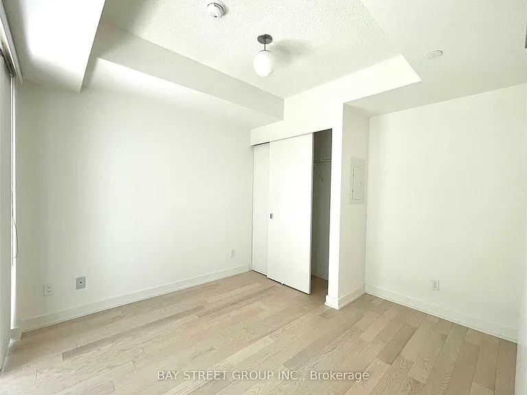 25 Richmond St E #804 — Photo 8