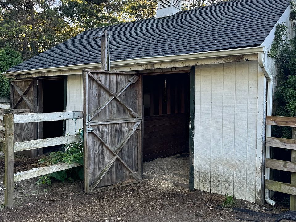 1st image of 8 Donnelly Ct #3