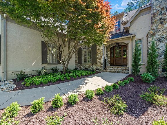 2nd image of 3026 Kings Manor Dr