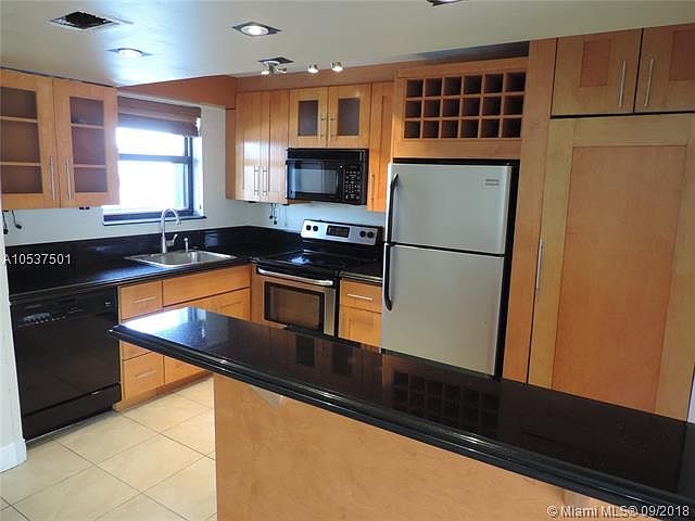 1st image of 555 NE 30th St APT 803