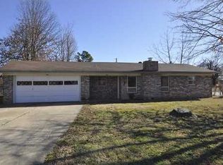 701 Gwenn St, Springdale, AR 72762