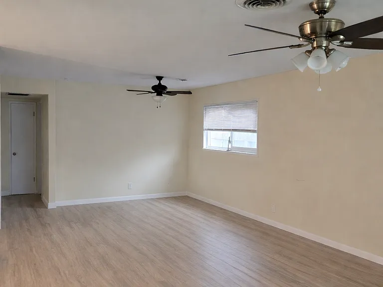 411 Whitney St — Photo 3