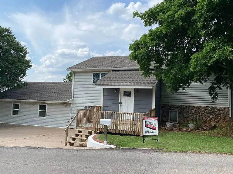730 Thunderbird Rd — Photo 9