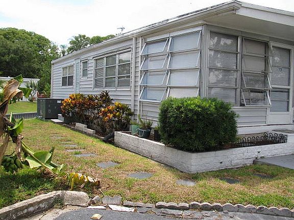 2nd image of 2002 Cayuga Dr