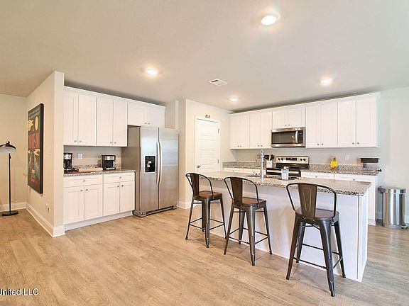 5th image of 18565 Elkwood Dr