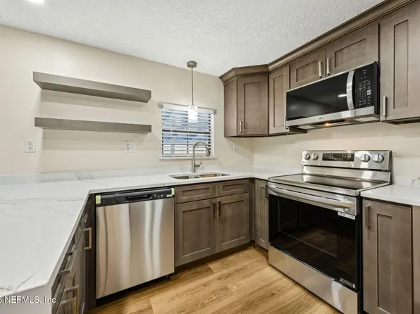 7611 MC COWAN Drive, Jacksonville, FL 32244