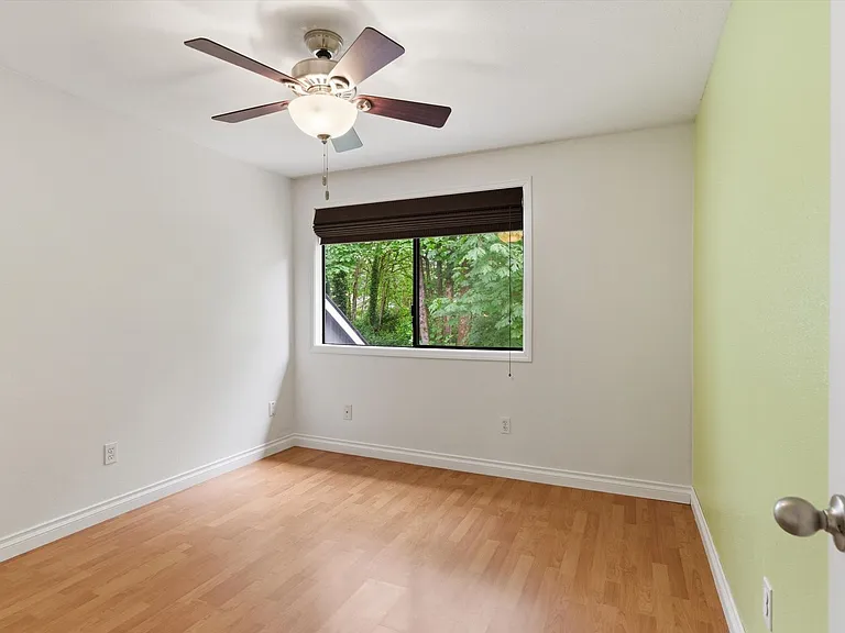2227 SE 8th Pl — Photo 22