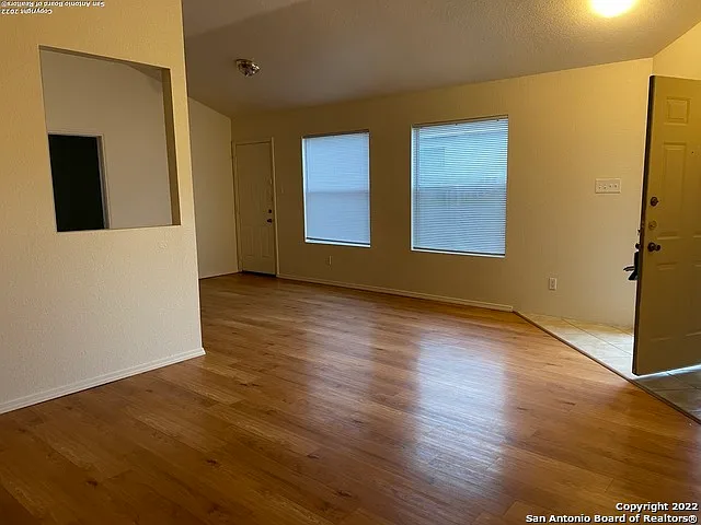 2 bed, 2.0 bath, 935 sqft, $1,225 — Photo 3