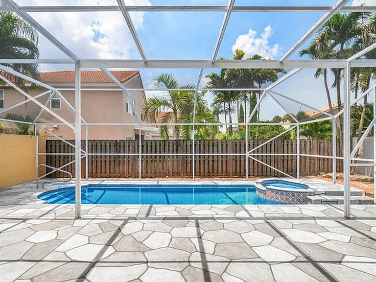 10425 Buena Ventura Dr — Photo 1