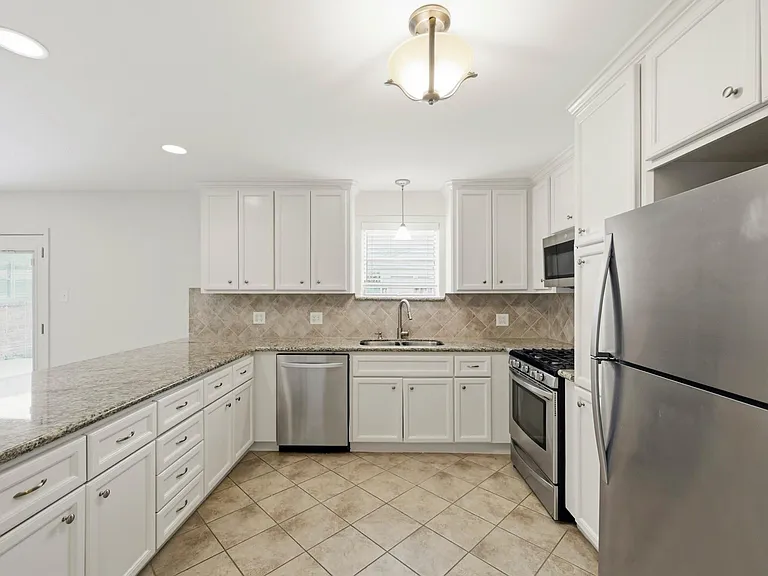10503 Shadow Wood Dr — Photo 16