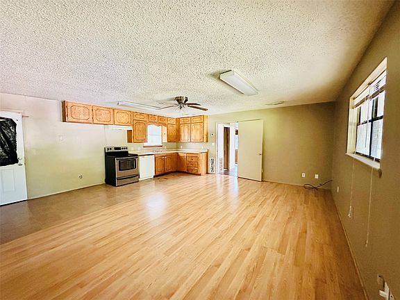 3rd image of 316 Kaufman St N