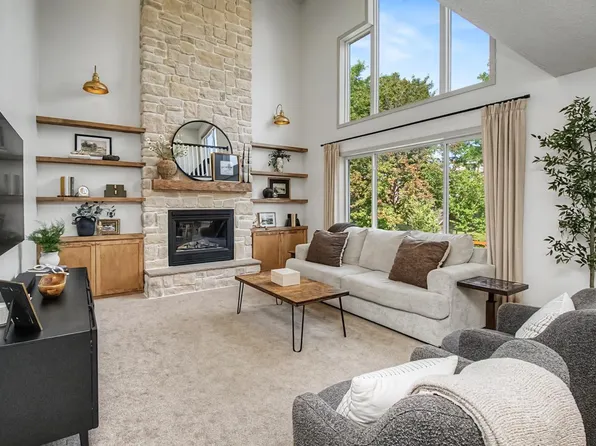 16808 Interlachen Blvd, Lakeville, MN 55044