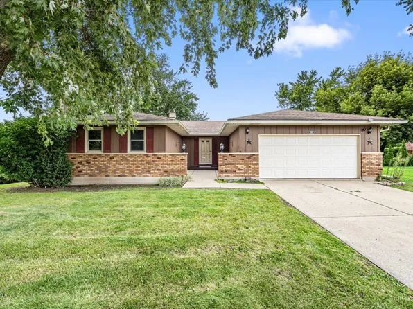 830 Hiawatha Dr, Elgin, IL 60120