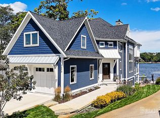 7275 Peninsula Dr NE, Rockford, MI 49341