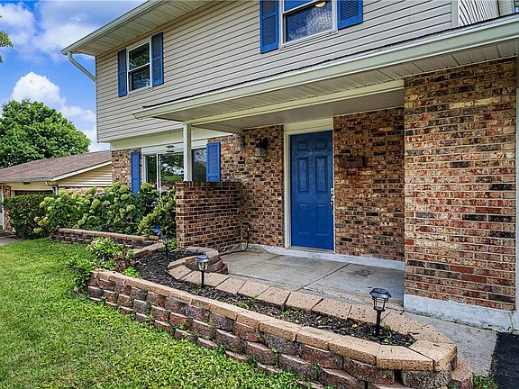 3rd image of 262 Cambridge Dr