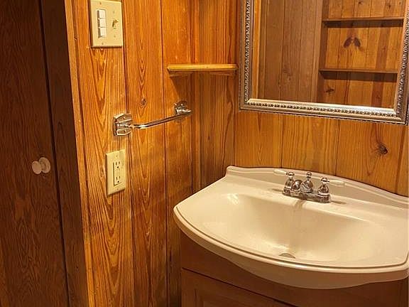 5th image of 403 Jaworski Cir #A