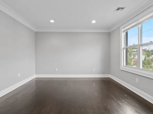 54 Lawton Avenue image 16 of 26